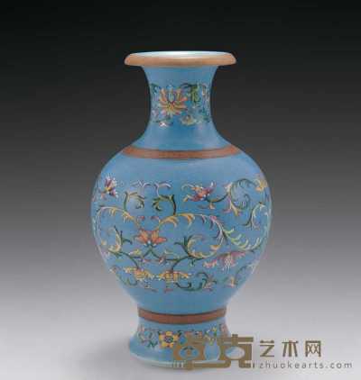 二十世纪 蓝地粉彩花瓶 高31cm